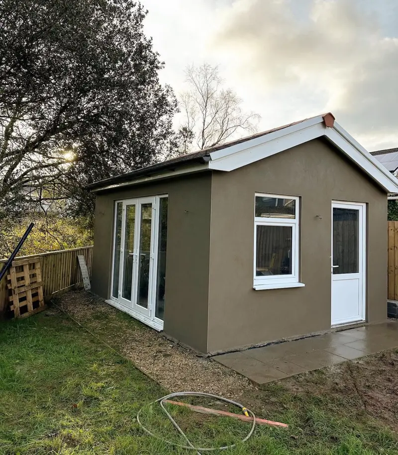Garden room finished in smooth render