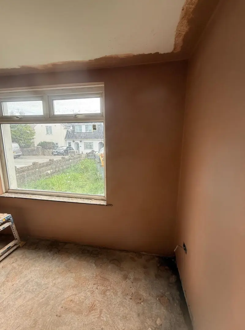 Room with newly plastered walls, drying out before decoration