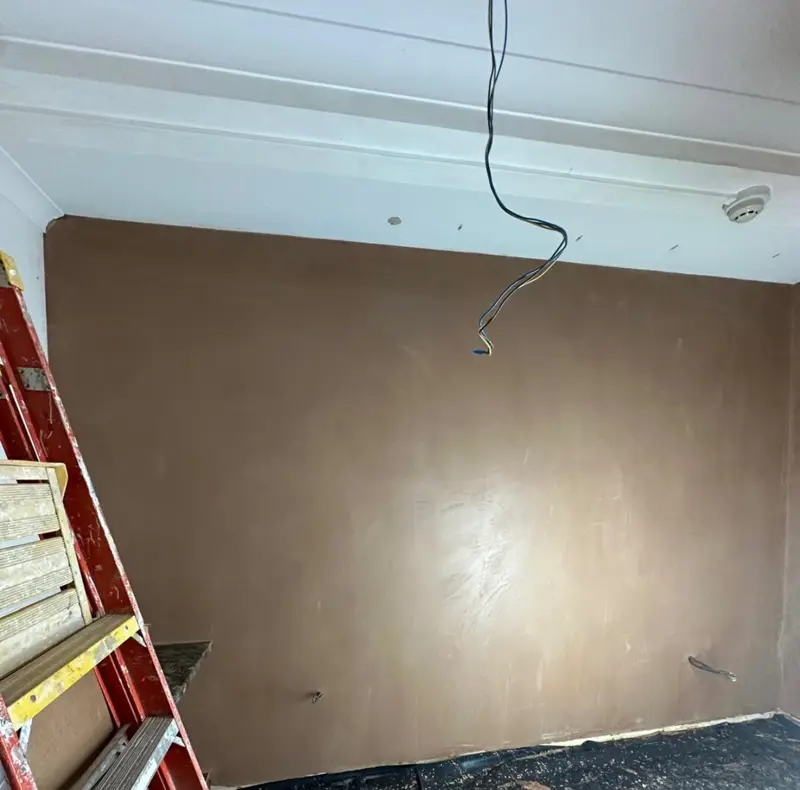 Living room walls and ceiling skimmed to a flat, smooth finish