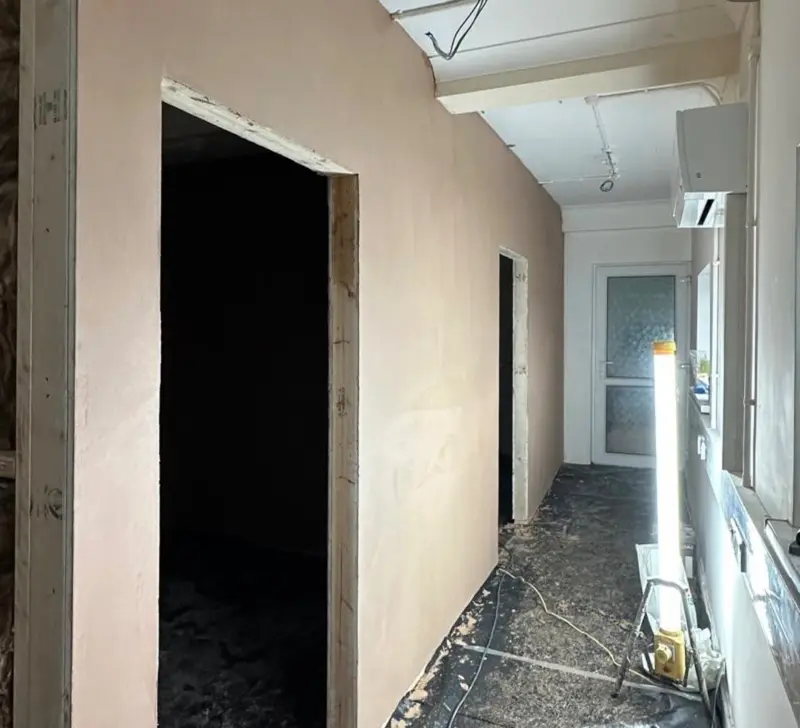 Freshly skimmed wall with a smooth, even plaster finish ready for decorating